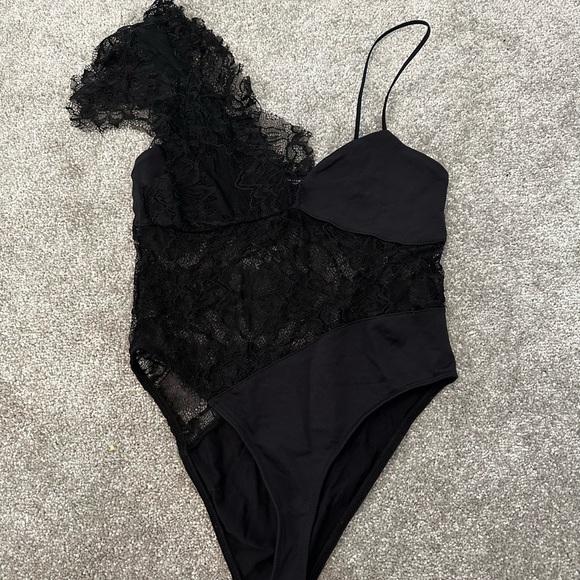 Brand new never worn lace bodysuit - Picture 3 of 4